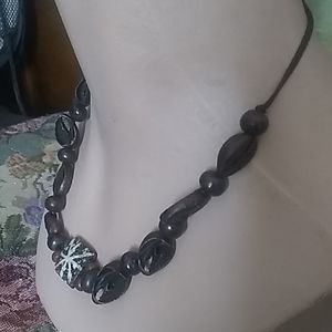 Pretty seashell bead women's necklace